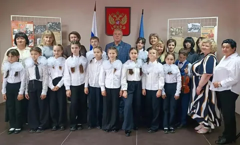 Хор музыкальной школы и гости экскурса